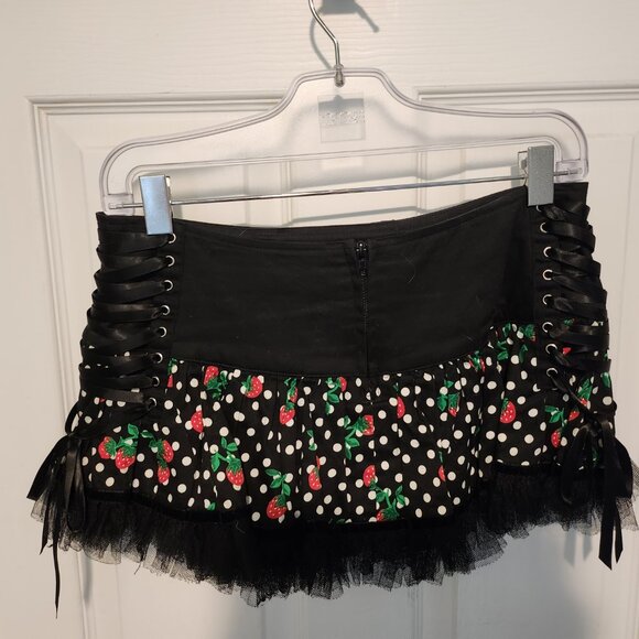 Hell Bunny Strawberry Skirt - Picture 2 of 3